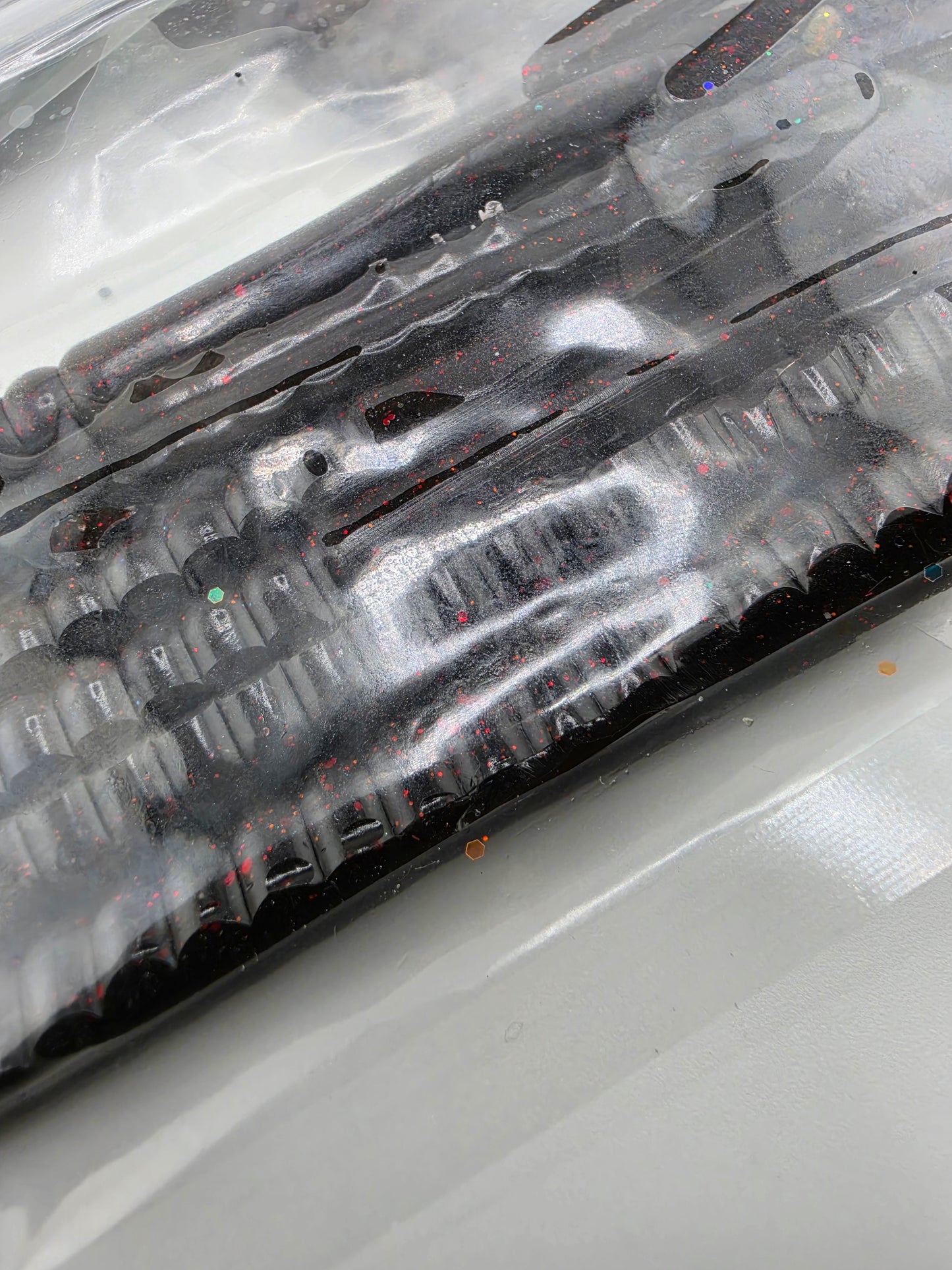 10 in worms- Black/red flake